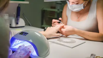 Avrupa Birliği'nden jel tırnak yasağı