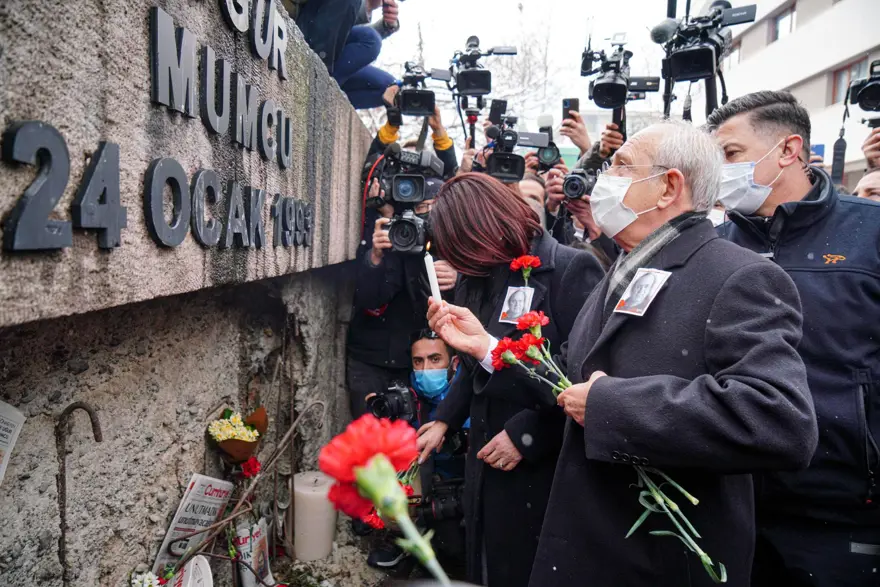 Uğur Mumcu, ölümünün 29'uncu yılında anıldı 8 Uğur Mumcu, ölümünün 29'uncu yılında anıldı 8