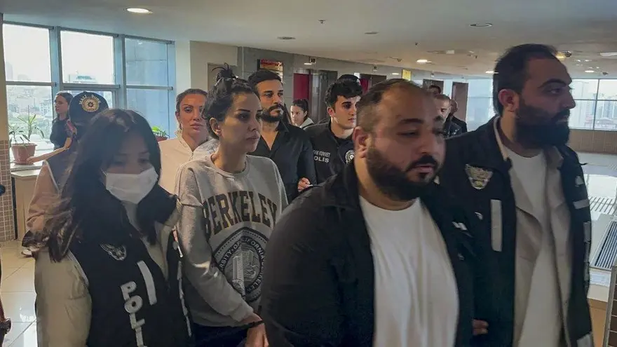 "TÜM SORUMLULUK BANA AİTTİR" 10 "TÜM SORUMLULUK BANA AİTTİR" 10