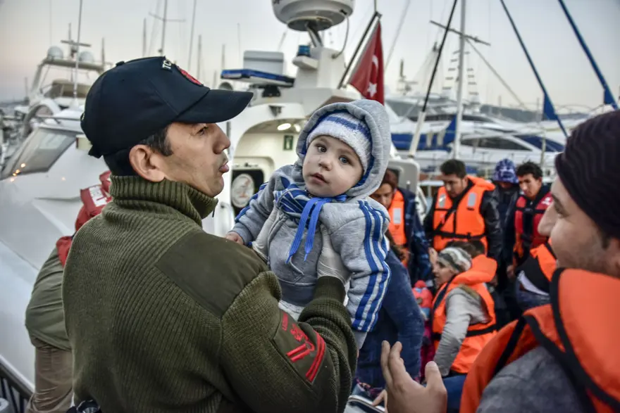 Yunanistan'a geçmeye çalışan 82 sığınmacı kurtarıldı 4