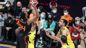 Kupada ilk finalist Fenerbahçe (Taraftarlar salondan çıkarıldı)