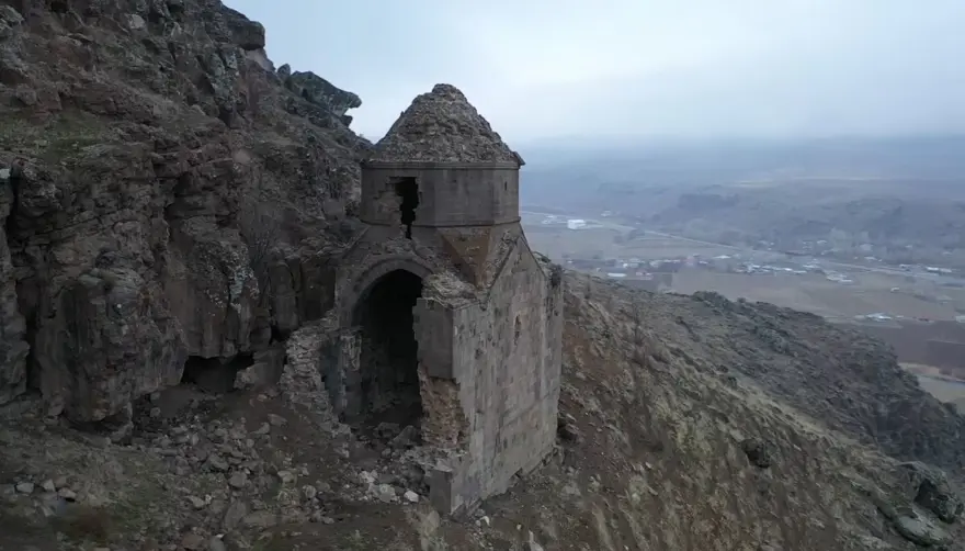 Van'ın Muradiye ilçesinde define avcıları tarihi kiliseyi tahrip etti 7