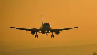 Milletvekilinin olduğu uçakta canlı bomba şakası