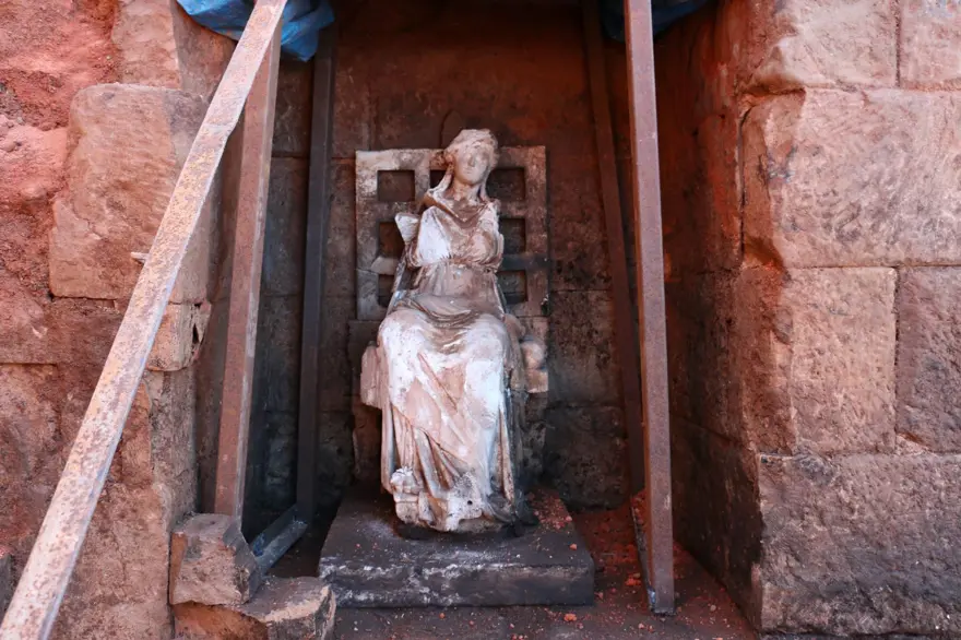 Ana Tanrıça Kibele heykelinin bulunduğu Kurul Kalesi'nde kazılar yeniden başlıyor 6 Ana Tanrıça Kibele heykelinin bulunduğu Kurul Kalesi'nde kazılar yeniden başlıyor 6