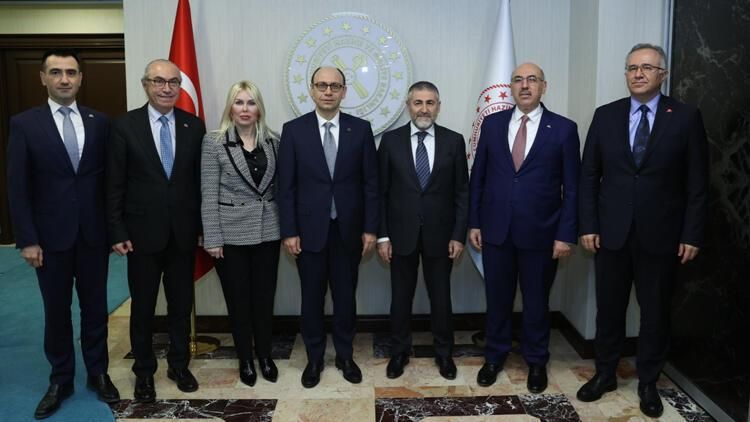 Üniversite Hastaneleri Birliği Derneğinden Bakan Nebati'ye teşekkür ziyareti