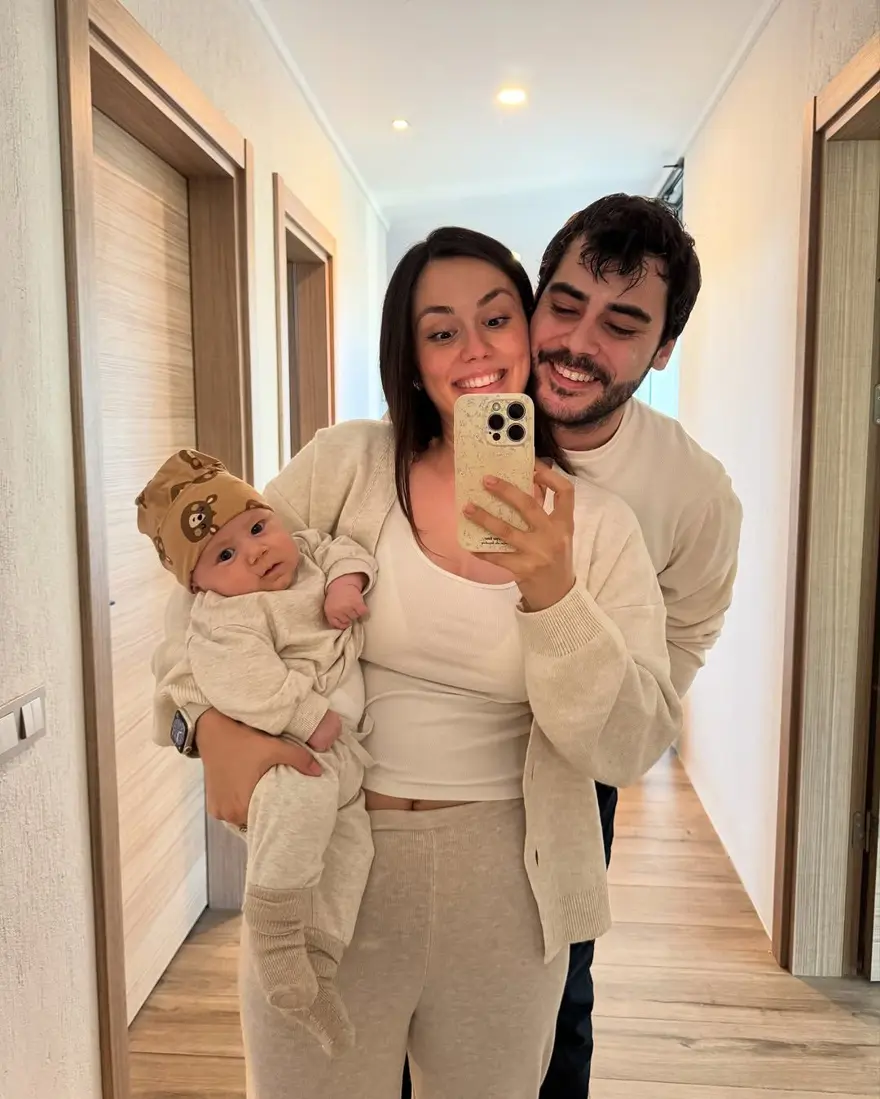 Dilan Telkök ile Berkay Hardal'ın oğulları büyüyor: Zaman su misali Dilan Telkök ile Berkay Hardal'ın oğulları büyüyor: Zaman su misali