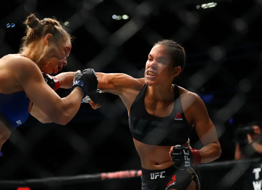 Eski şampiyon Rousey 48 saniyede nakavt oldu 2