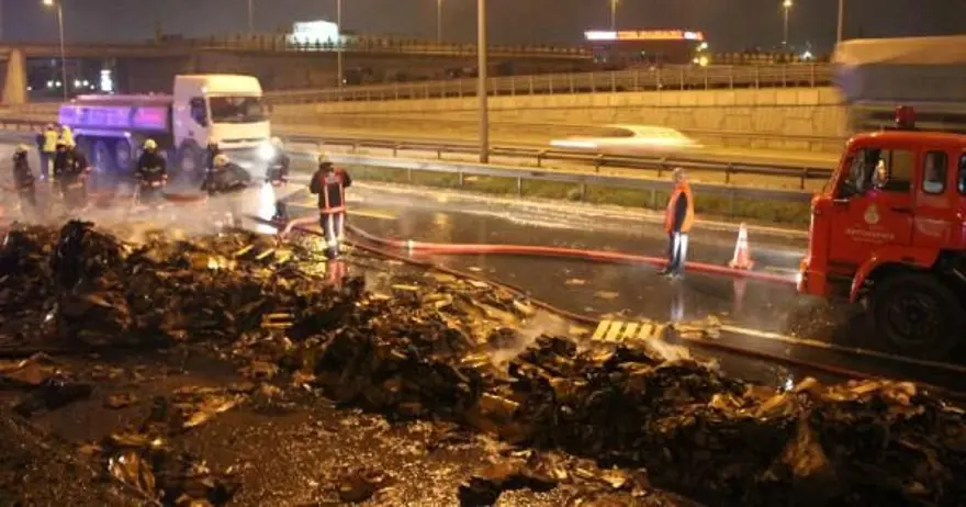 Karton yüklü kamyonda yangın 5