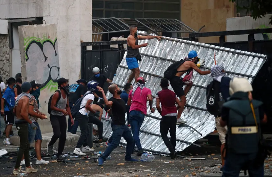 Beyrut'ta protestolar sürüyor 6