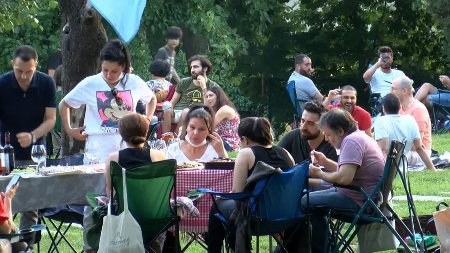 Maske takanlar azalıyor (Maçka Parkı ve İstiklal'de kurallara uyulmadı) 5
