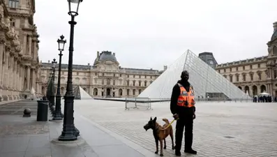 Louvre Müzesi soygunuyla ilgili 4 şüpheli daha tutuklandı