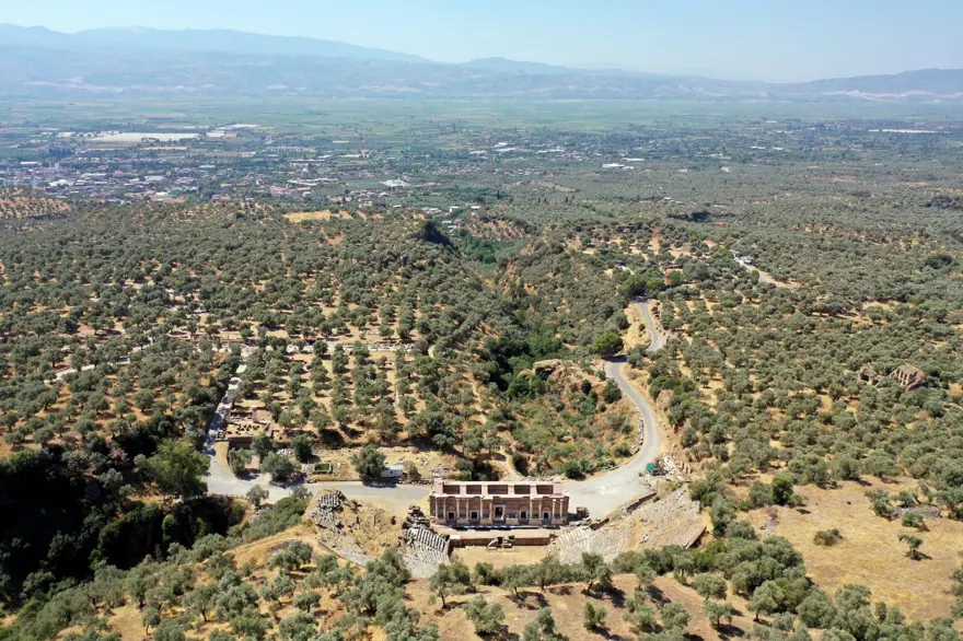 Aydın'daki Nysa Antik Kenti'nde yaklaşık bin yıllık 47 mezar bulundu 11