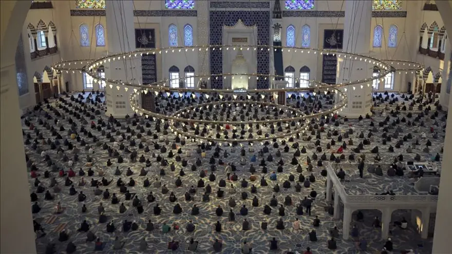 İzmir Bayram namazı saati Diyanet 2025: İzmir'de bayram namazı saat kaçta kılınacak? İzmir ilçeleri Kurban Bayramı namazı vakitleri 3