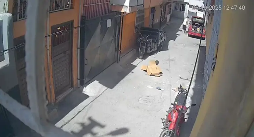 Sokakta üzerine karton örten çocuk ölümden döndü Sokakta üzerine karton örten çocuk ölümden döndü