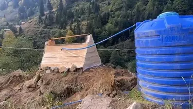 Gören mezar zannediyor ama gerçek başka: Dua okumak için gitmişti