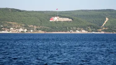 Çanakkale'de sis etkisini yitirdi: Boğaz gemi trafiğine yeniden açıldı