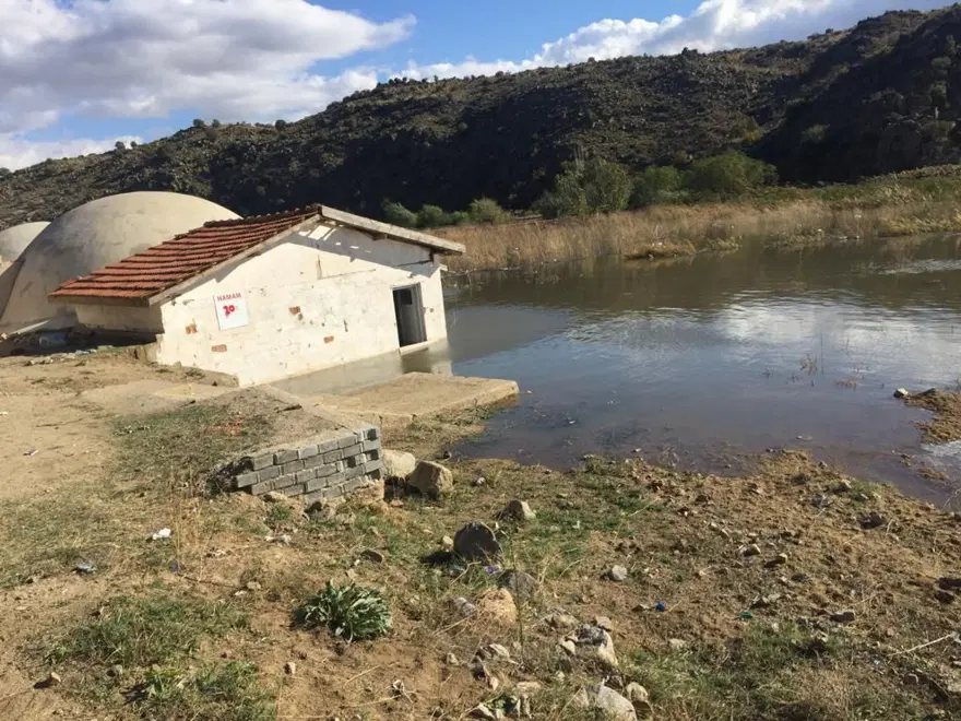 Tarihi hamam, baraj sularına gömüldü 4