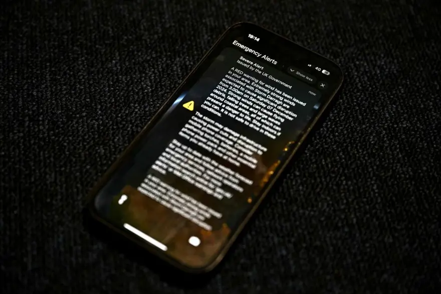 3 milyon kişiye "Evde kalın" uyarısı: İngiltere'de acil durum 2