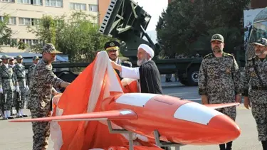 İran uzak hedefleri vuran yeni insansız hava aracını tanıttı
