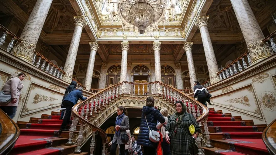 Dolmabahçe Sarayı: Büyük Önder Atatürk'ün son günlerini geçirdiği yer 13 Dolmabahçe Sarayı: Büyük Önder Atatürk'ün son günlerini geçirdiği yer 13