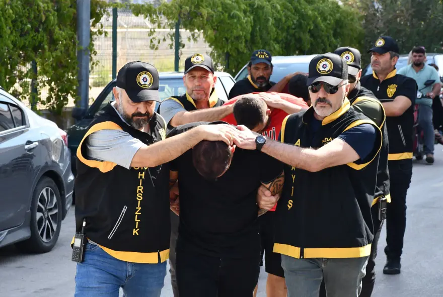 5milyonluk haraç kurşunu: Adana’da suç örgütünün adını kullanıp iş yerine ateşaçtılar 5milyonluk haraç kurşunu: Adana’da suç örgütünün adını kullanıp iş yerine ateşaçtılar