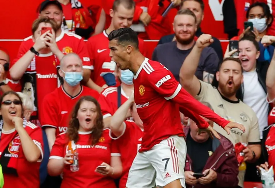 Cristiano Ronaldo, Manchester United'a gollerle döndü 4