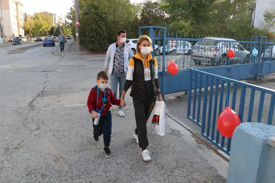 Yüz yüze eğitim anasınıfı ve ilkokul 1'inci sınıflarda başladı 5