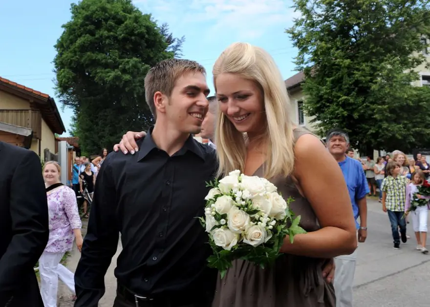 Lahm hayatının imzasını attı 10