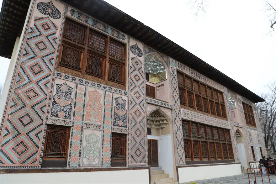 Azerbaycan'ın UNESCO Dünya Miras Listesi'ndeki Şeki Han Sarayı turist akınına uğruyor 27