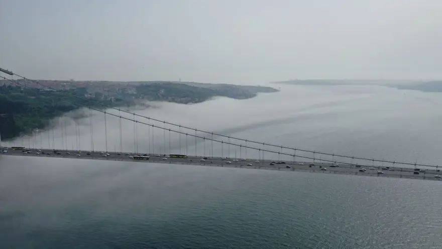 İstanbul Boğazı'na çöken sis doyumsuz görüntüler oluşturdu 9