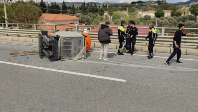 Forklift devrildi, bir işçi yaralandı