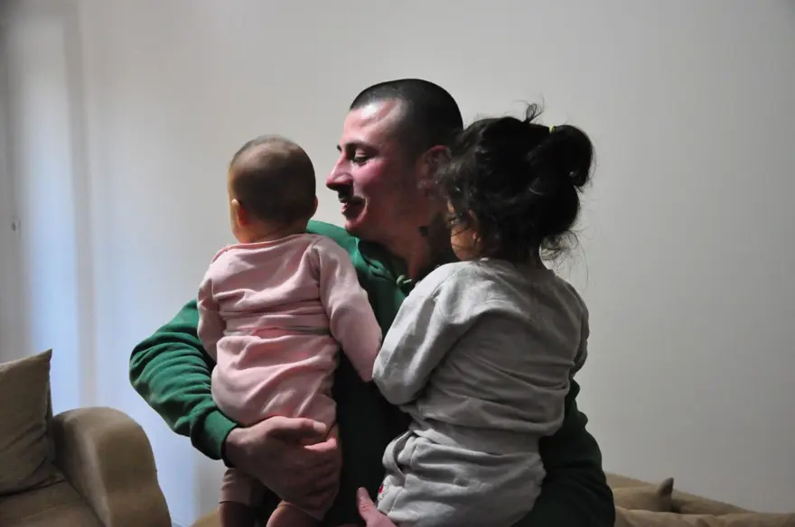 TÜRK LİRASI UZATTIĞI İÇİN YAKALANMIŞ 5 TÜRK LİRASI UZATTIĞI İÇİN YAKALANMIŞ 5