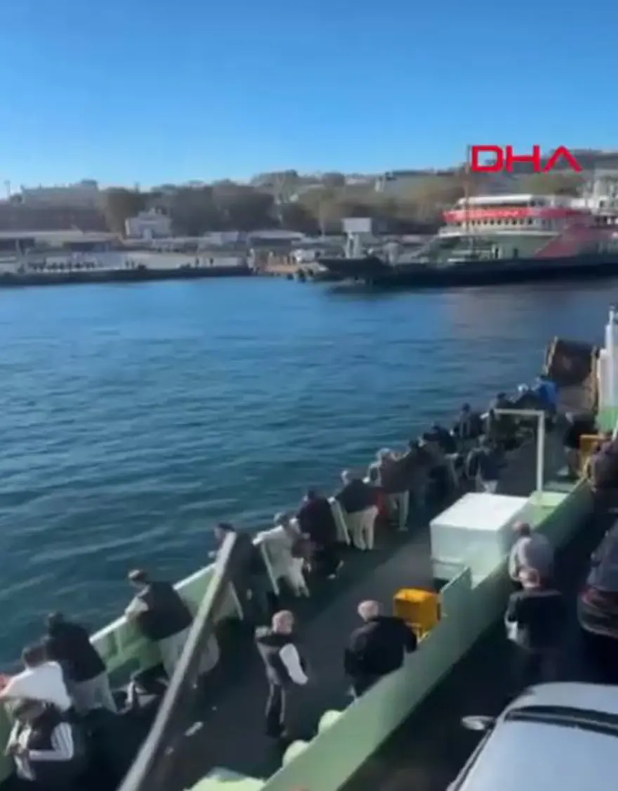 Sirkeci'de arabalı vapur iskeleye çarptı: Olay yerine ekipler sevk edildi 2 Sirkeci'de arabalı vapur iskeleye çarptı: Olay yerine ekipler sevk edildi 2