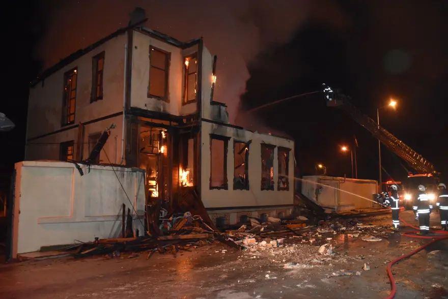Edirne'de tarihi müftülük binasında yangın 5