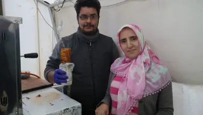 Depremde kaldıkları çadır şimdi ekmek tekneleri oldu: Eşi ve çocuklarıyla hayata böyle tutunuyor