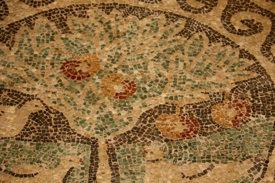 1800 yıllık elma mozaiği sergilenmeye başladı 2 1800 yıllık elma mozaiği sergilenmeye başladı 2