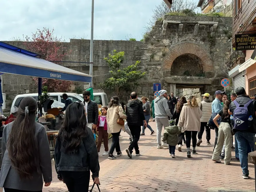 1 günde 20 bin araç gelince ilçeye girişler kapatıldı! 