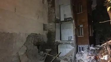 Fatih'te çökme riski nedeniyle 2 bina boşaltıldı