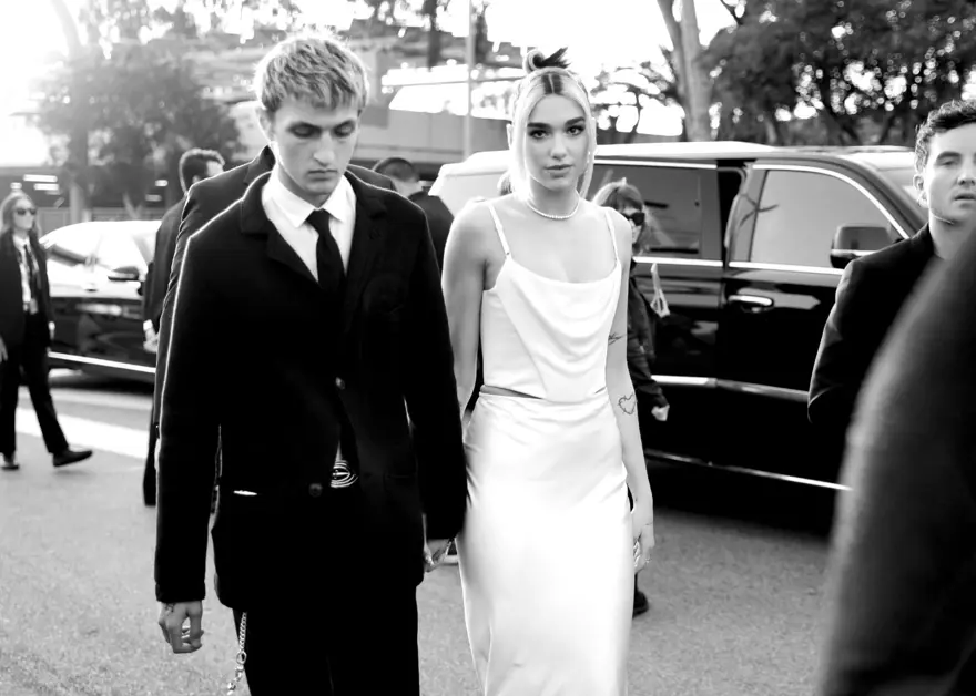 Dua Lipa ile Anwar Hadid ayrıldı Dua Lipa ile Anwar Hadid ayrıldı