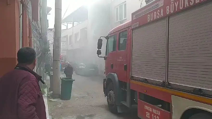 Prizde unutulan elektrikli battaniye evi yaktı: 1 yaralı 1