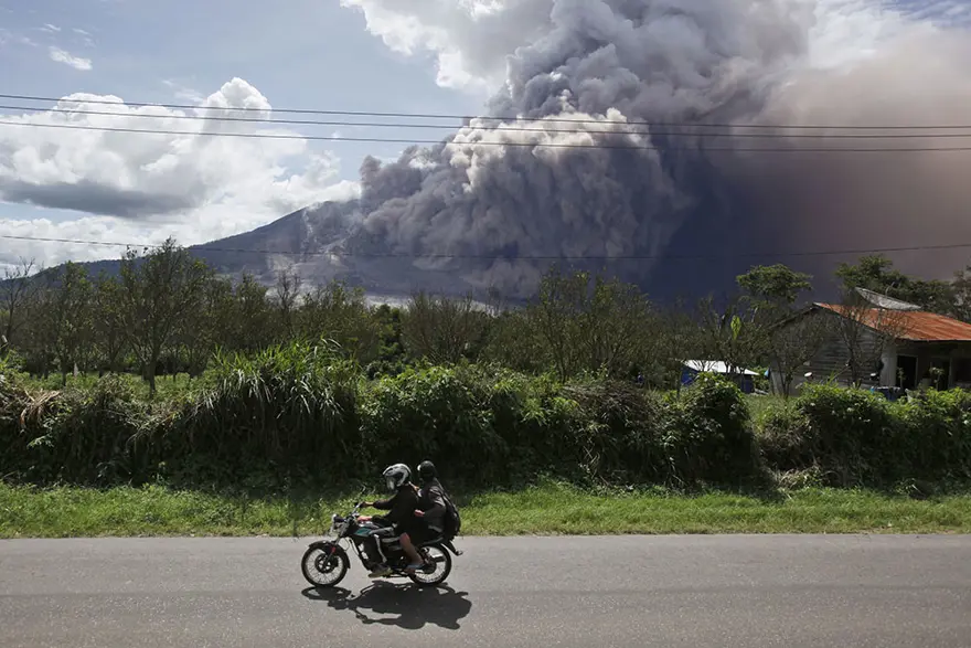 Sinabung  korku püskürtüyor! 3