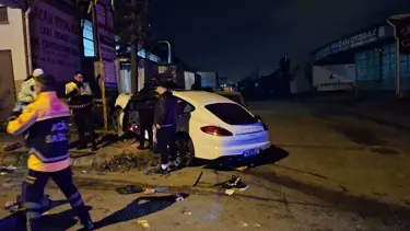 Bursa'da iki otomobil kafa kafaya çarpıştı