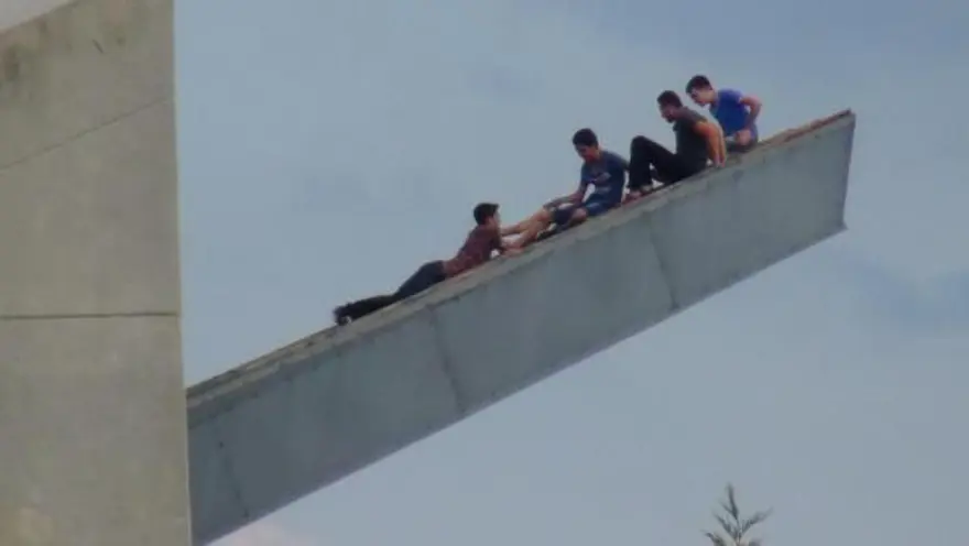 Gençlerin tehlikeli oyunu 7