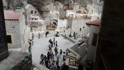 Sümela Manastırı'nı 3 haftada yaklaşık 30 bin kişi ziyaret etti