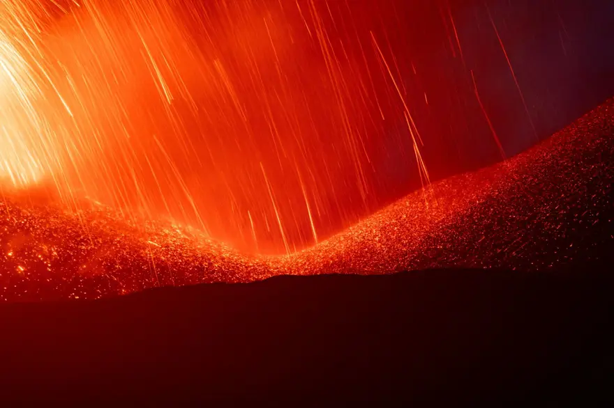 İtalya'da Etna tehlikesi: Kül ve lav püskürtüyor 8