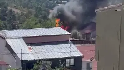 Ümraniye'de kömürlük alev alev yandı