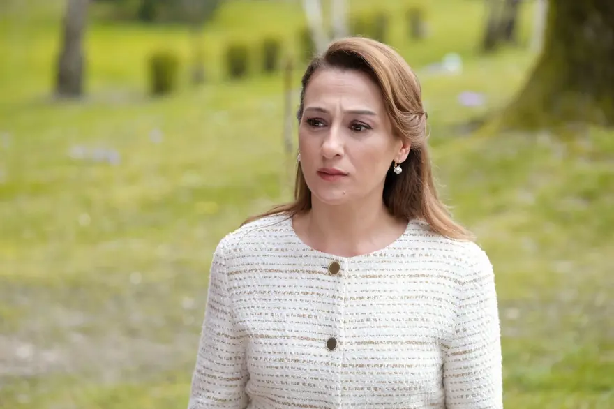 ALABEYLERİN EVİNDE ÇİÇEK KRİZİ 9