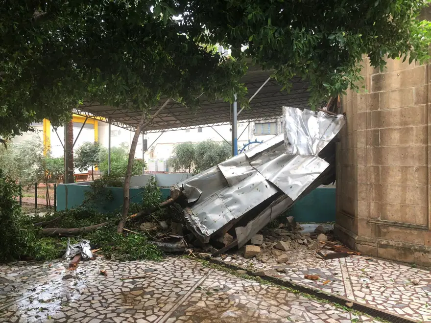 Antalya Kumluca'da kuvvetli rüzgar ve dolu: 1 ölü 8