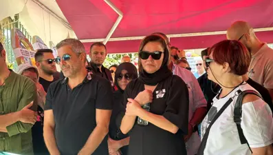 Deniz Seki annesine veda etti