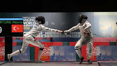 Eskrimde tarihi başarı: Aleyna Ertürk Gençler ve Yıldızlar Dünya Şampiyonu oldu